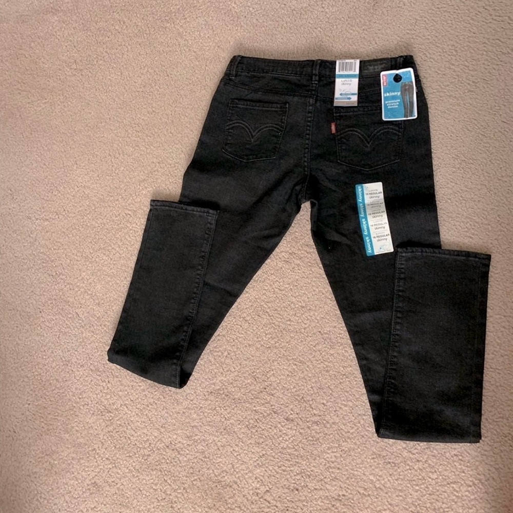 New with tag. Just like Levi’s Used to Be. You will love them. 
16 R = 33